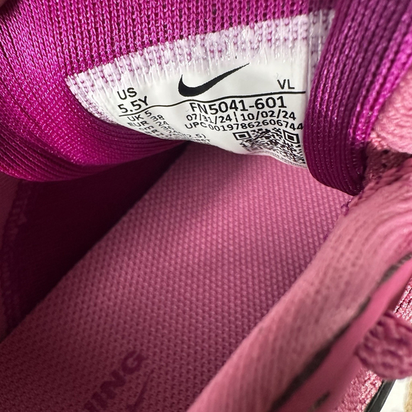 Nike Air Zoom Pegasus 41 Youth 5.5 Running Cosmic Fuchsia Red Pink FD2723-602 - Picture 8 of 9